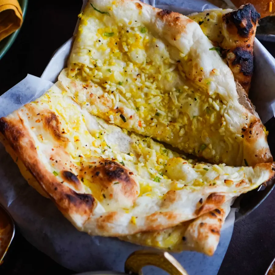 Garlic Cheese Naan (V)