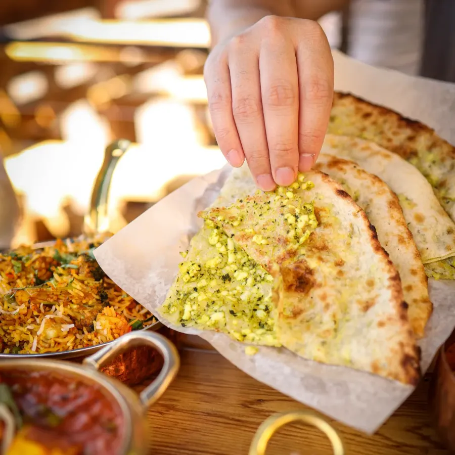 Spinach & Paneer Naan (V)